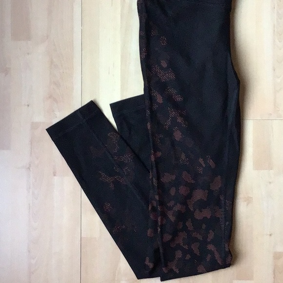 Lululemon High Rise Tight - Picture 6 of 6